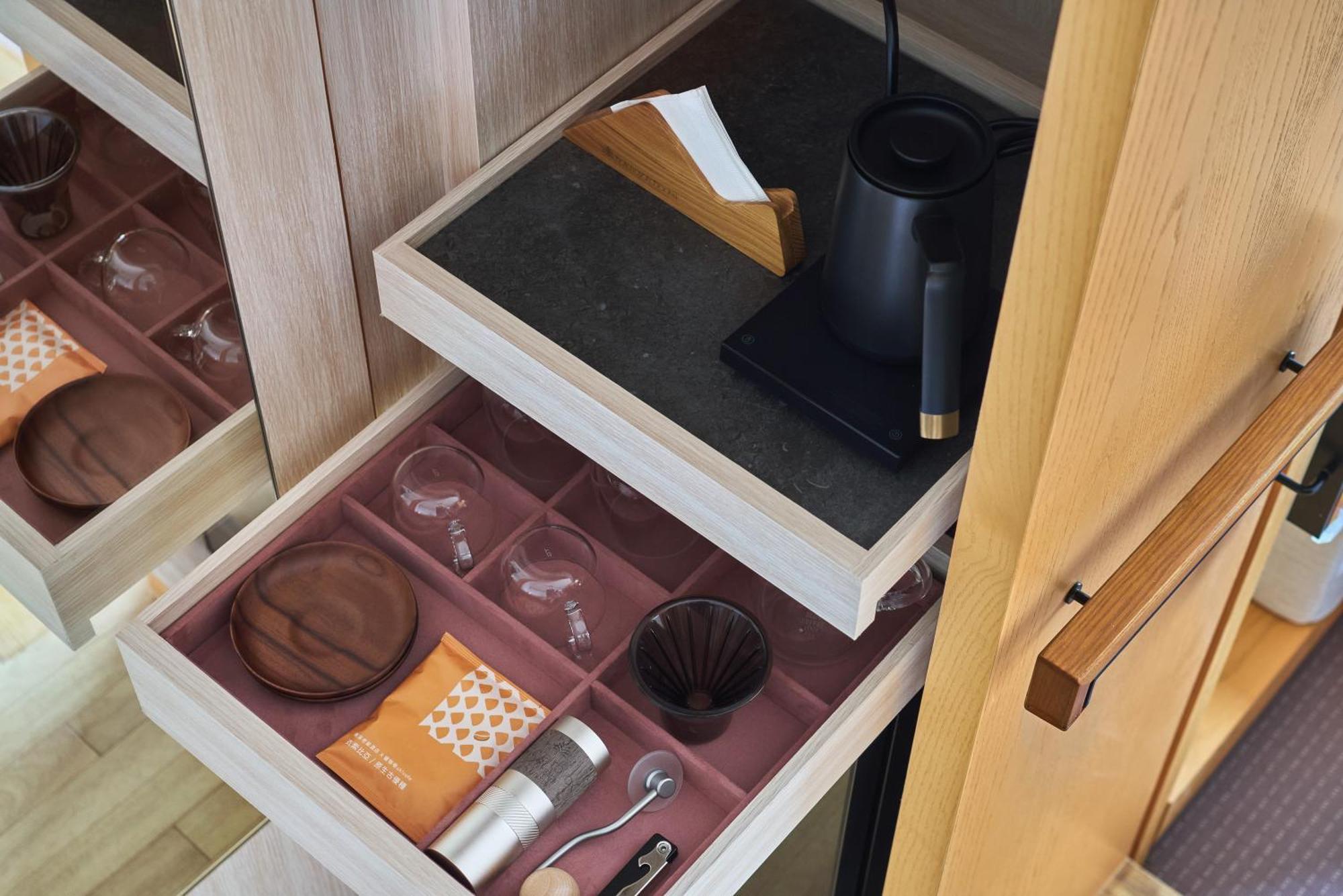 ג'יאושי Hotel Royal Chiao Hsi מראה חיצוני תמונה A drawer with a divider