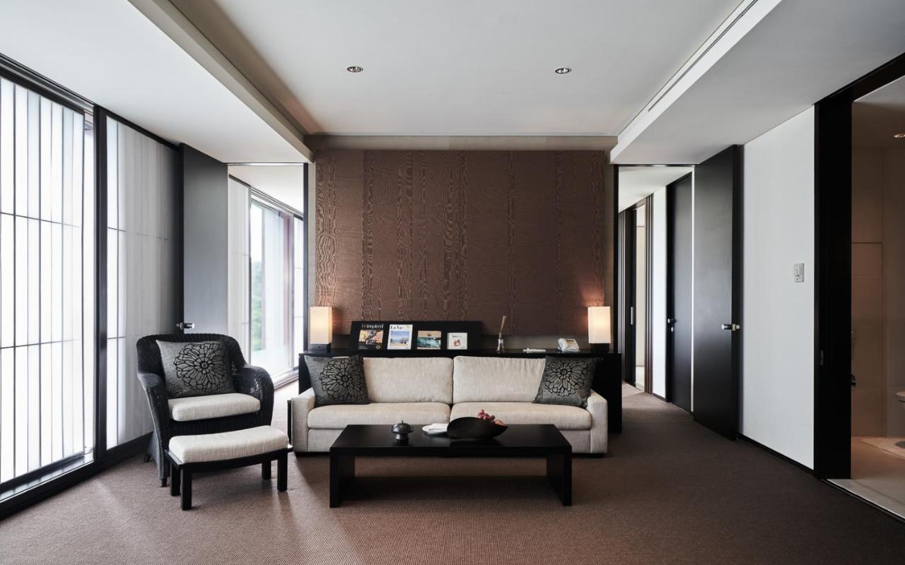 ג'יאושי Hotel Royal Chiao Hsi מראה חיצוני תמונה Interior of a suite at the Mandarin Oriental, Tokyo